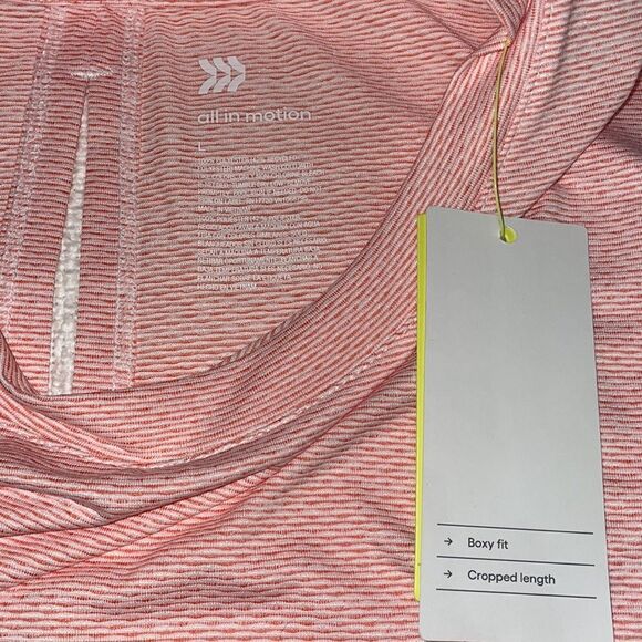 all in motion Athletic Crop Top Running cutout - Picture 11 of 11